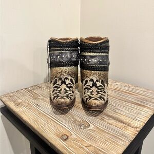 Women's Black and Gold Heeled Boots